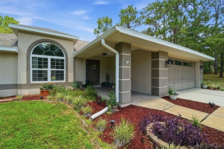 Property Photo:  2877 W Axelwood Drive  FL 34465 