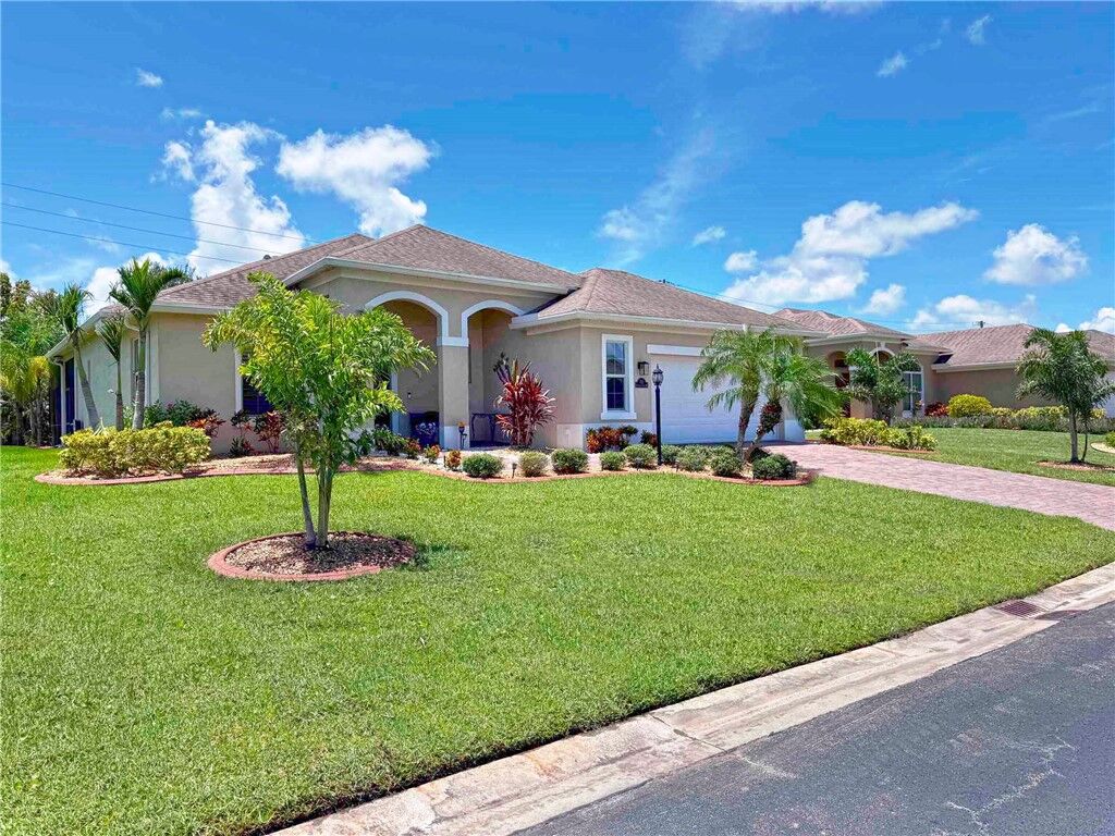 Property Photo:  