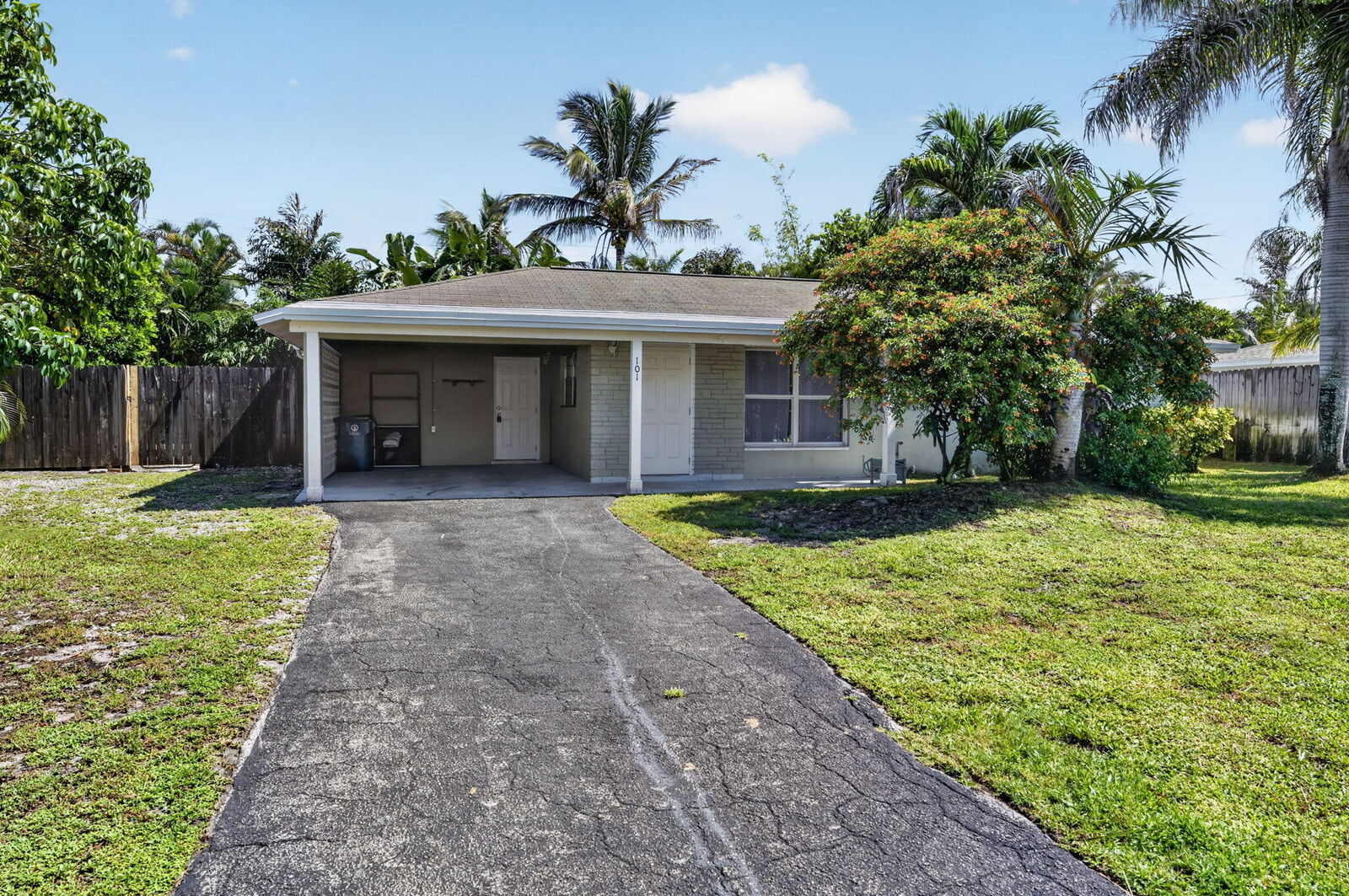 Property Photo:  101 E Beverly Road E  FL 33469 