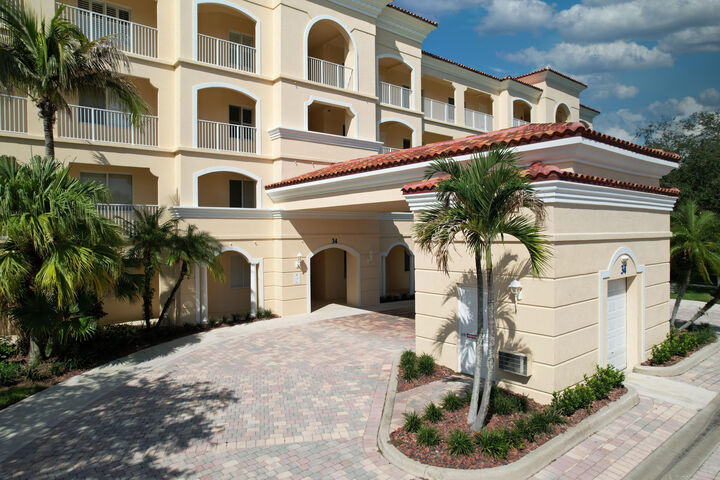 Property Photo: 34 Harbour Isle Drive W Ph06 FL 34949