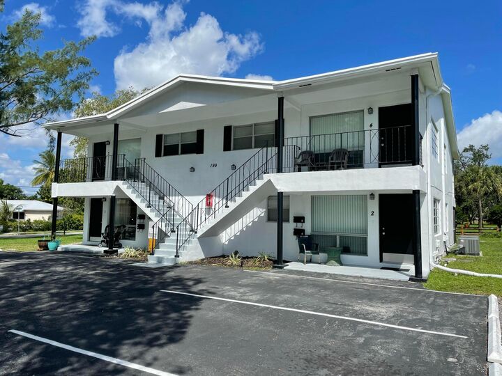 Property Photo:  199 SW 15th Street 3  FL 33432 