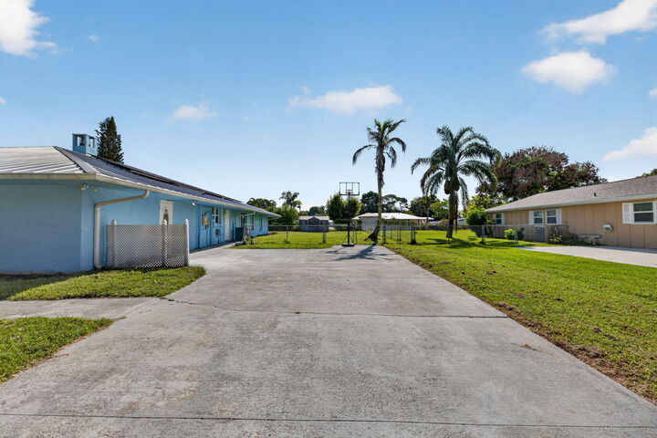 Property Photo:  2101 SE Bisbee Street  FL 34952 