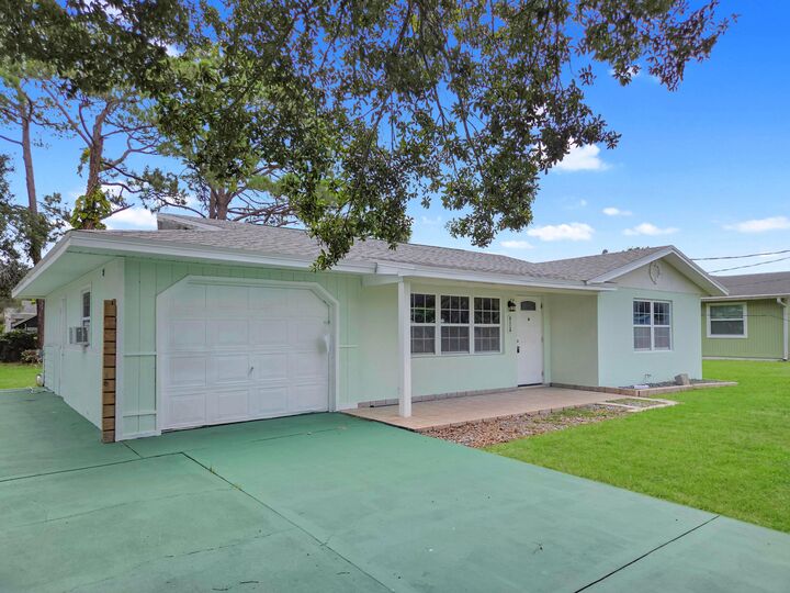 Property Photo:  5114 Myrtle Drive  FL 34982 