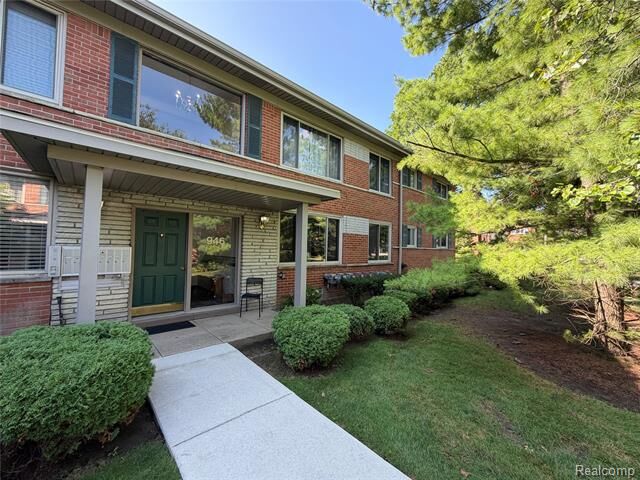 Property Photo:  946 N Adams Road 3  MI 48009 