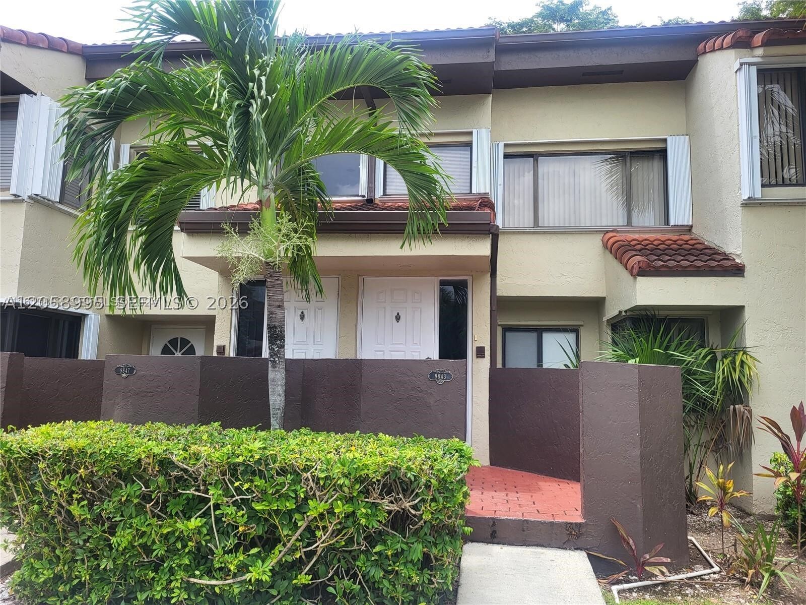 Property Photo: 9843 SW 138th Ave Ea2r FL 33186