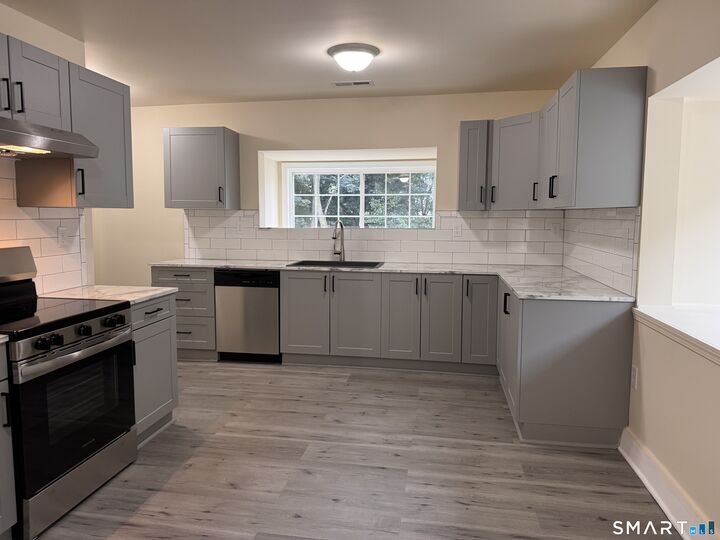 Property Photo:  5 Meadow Street 201  CT 06770 
