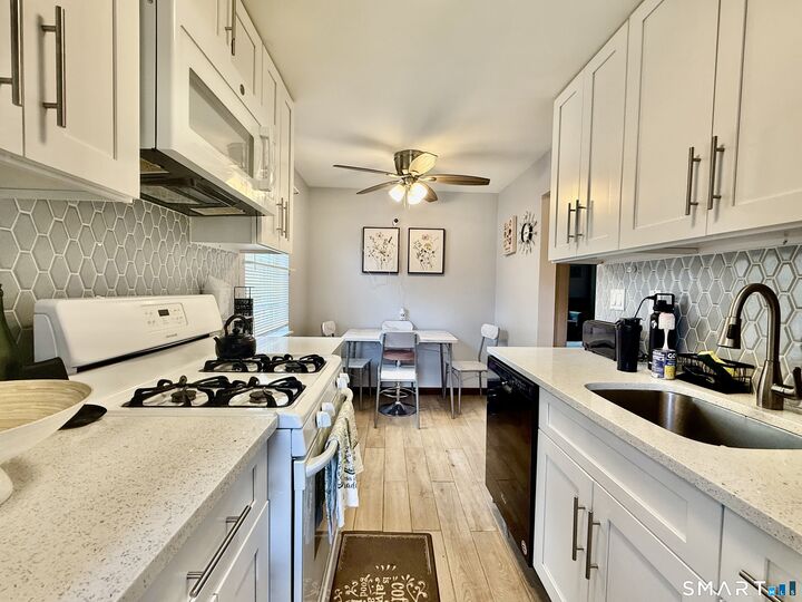 Property Photo:  231 Seaton Road 2 (First Floor)  CT 06902 
