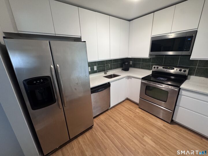 Property Photo: 135 Courtland Avenue 11 CT 06902