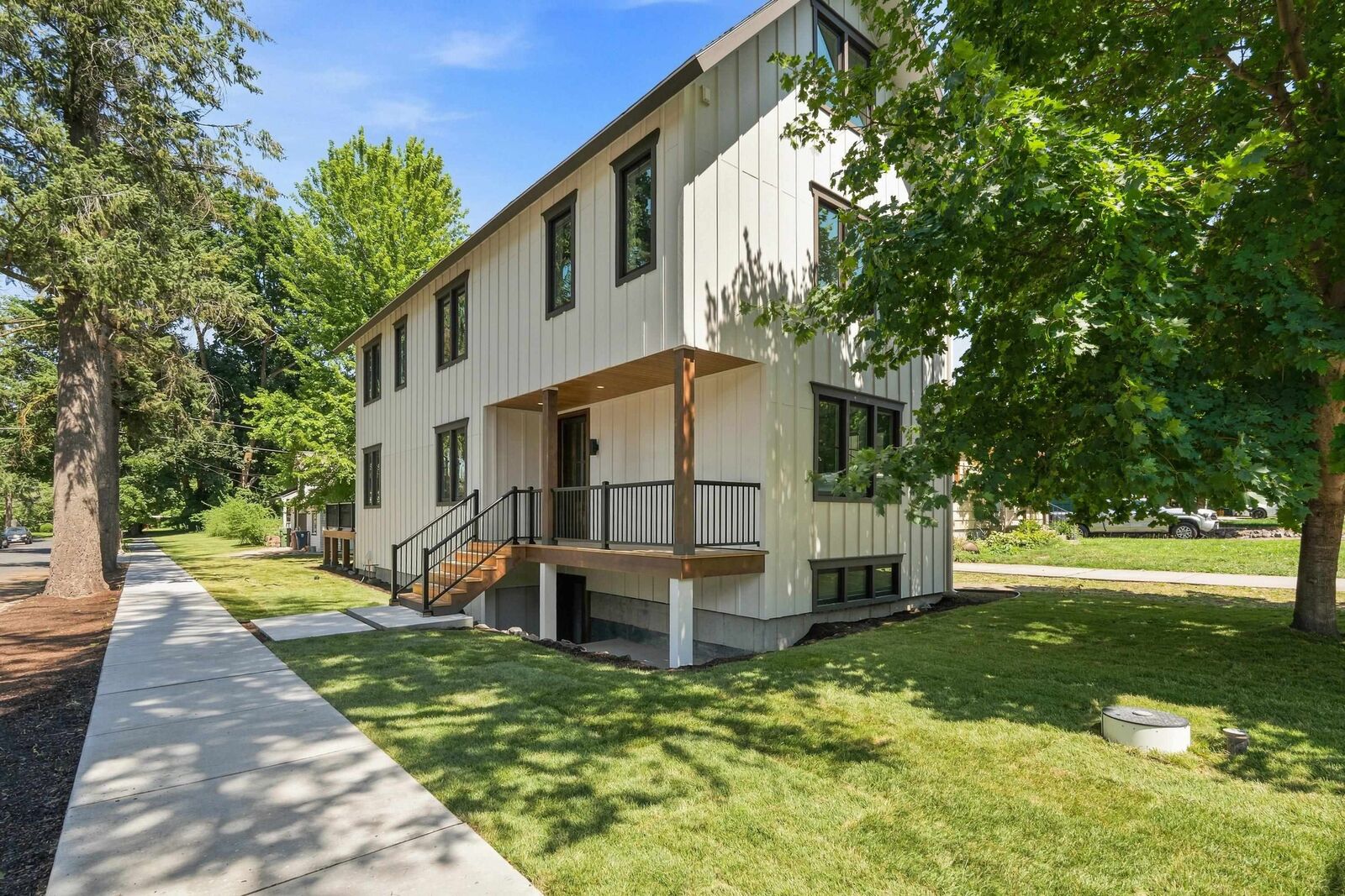 Property Photo: 401 E 18th Ave WA 99203