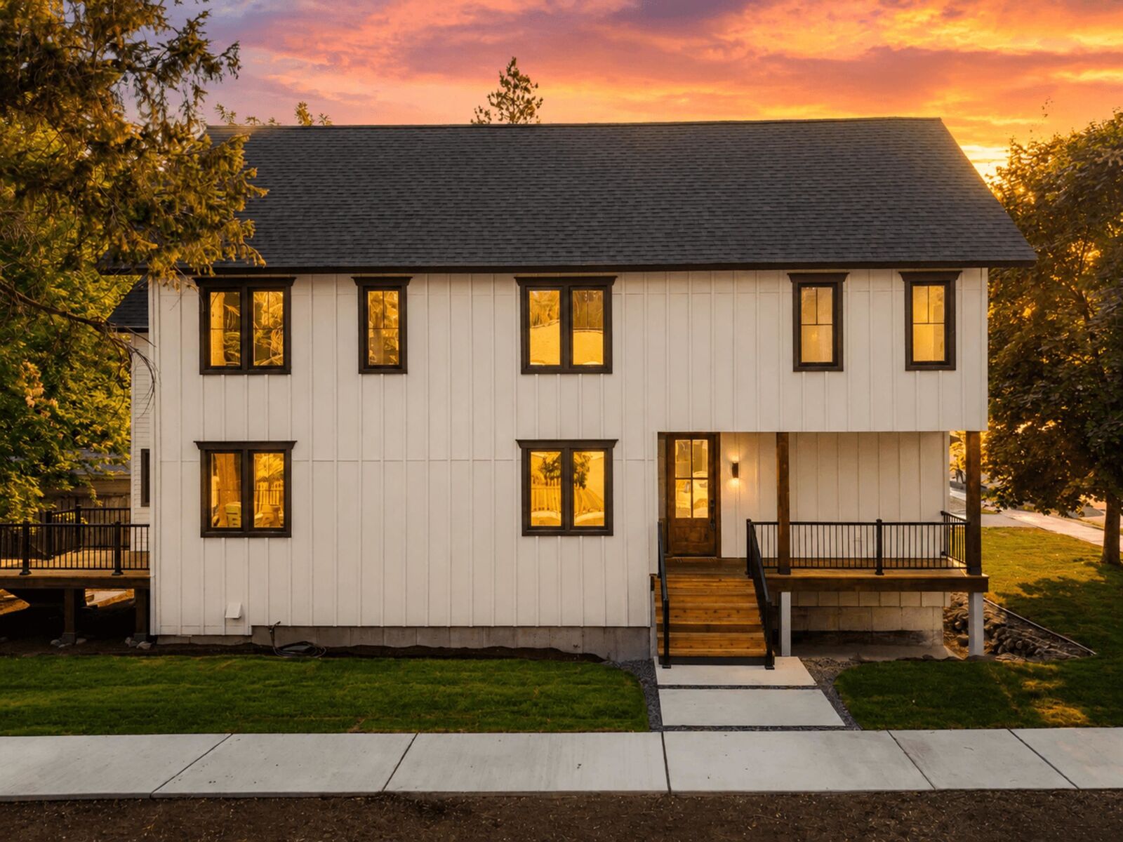 Property Photo:  401 E 18th Ave  WA 99203 