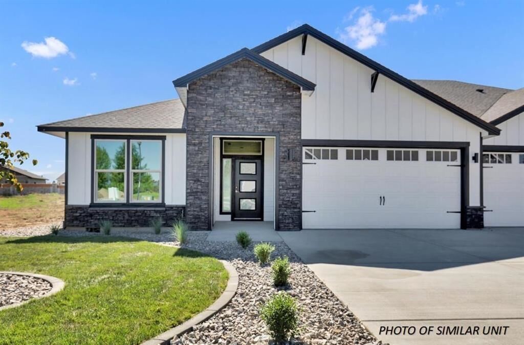 Property Photo:  1109 - 21 N Country Club Dr Unit 21  WA 99006 
