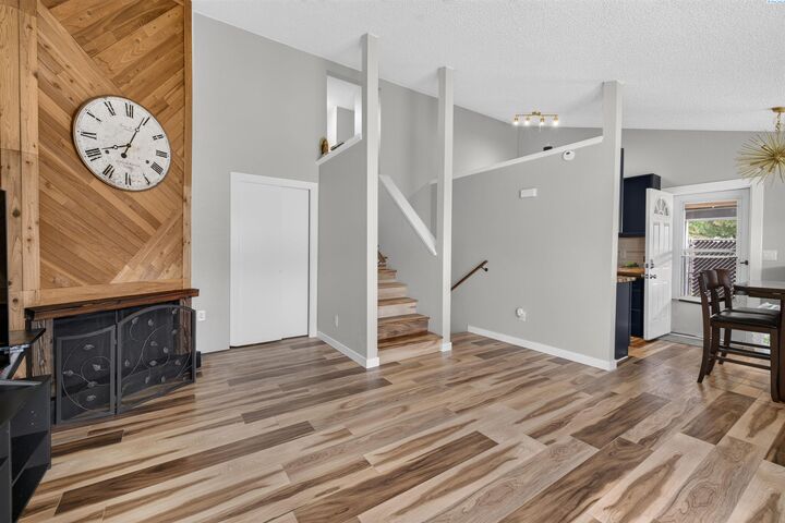 Property Photo:  717 S Fir St  WA 99336 
