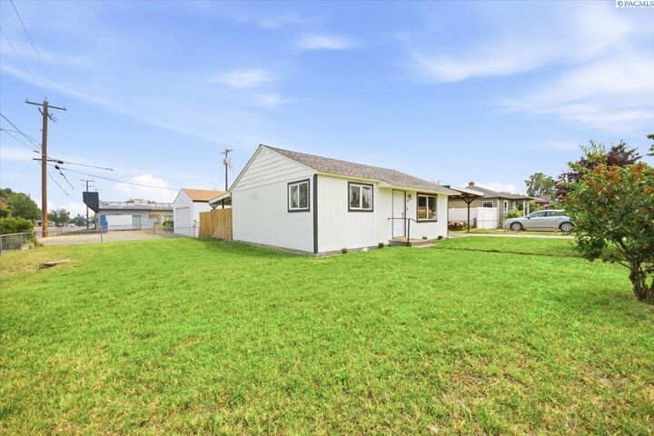 Property Photo: 401 S Yelm WA 99336