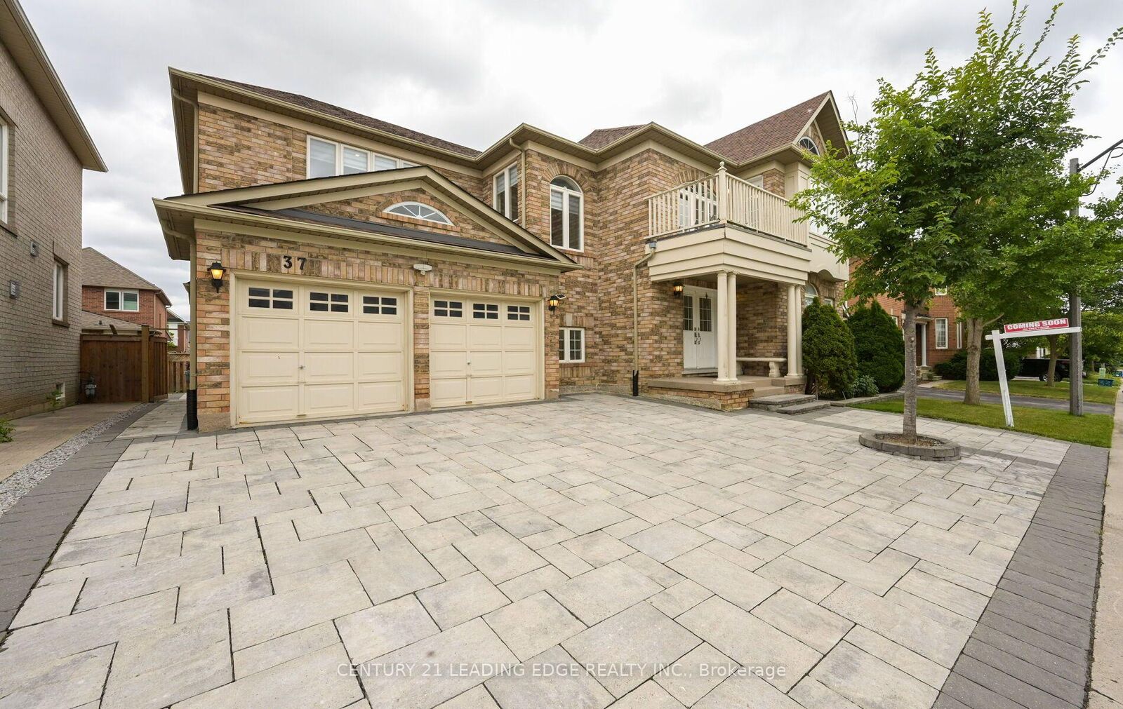 Property Photo:  37 Drawbridge Drive  ON L6C 2B4 