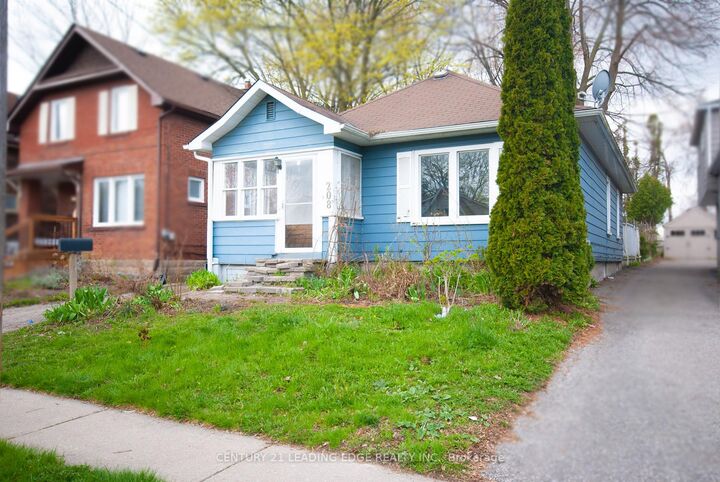Property Photo:  208 Oshawa Boulevard N  ON L1G 5S9 