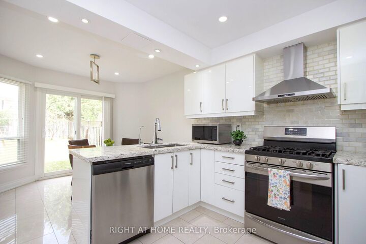 Property Photo: 865 Attersley Drive ON L1K 1V1