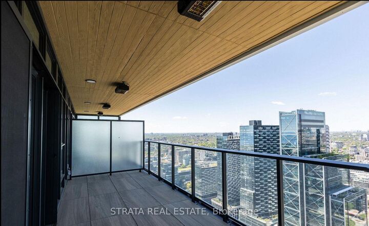 Property Photo:  3 Concord Cityplace Way 5705  ON M5V 0X4 