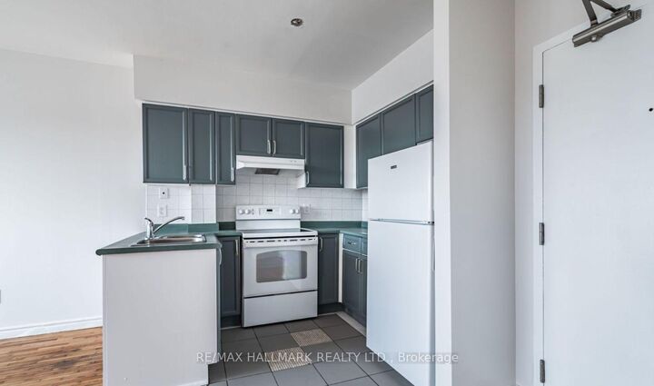 Property Photo:  2831 Kingston Road A5  ON M1M 1N2 