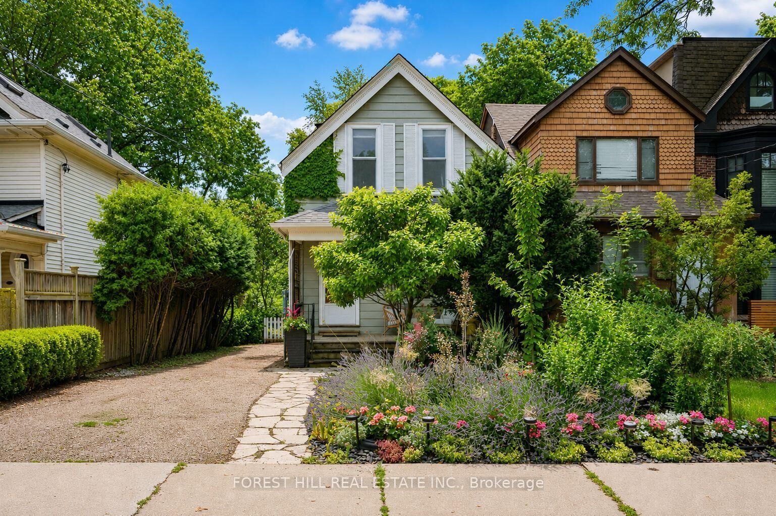 Property Photo:  401 Balliol Street  ON M4S 1E1 