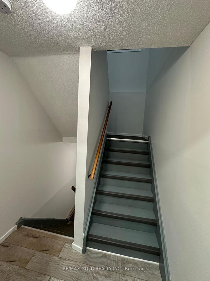 Property Photo:  515 Stone Street Unit 2 ( Middle )  ON L1J 1A4 