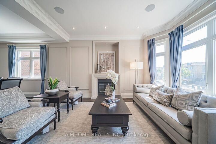 Property Photo: 212 Hollywood Avenue ON M2N 3K6