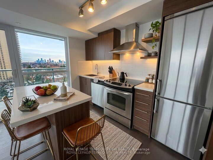Property Photo: 58 Orchard View Boulevard 902 ON M4R 1B9