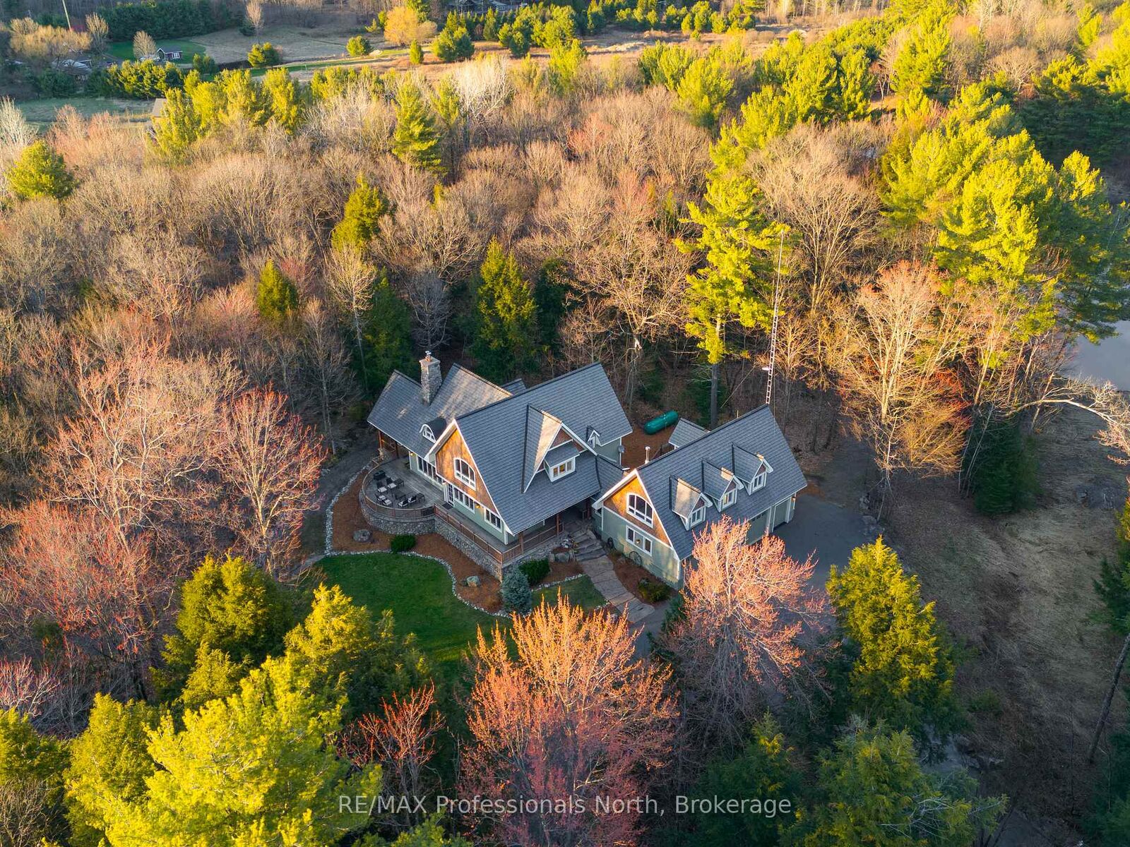 Property Photo:  1656 Muskoka Beach Road  ON P1P 1R1 