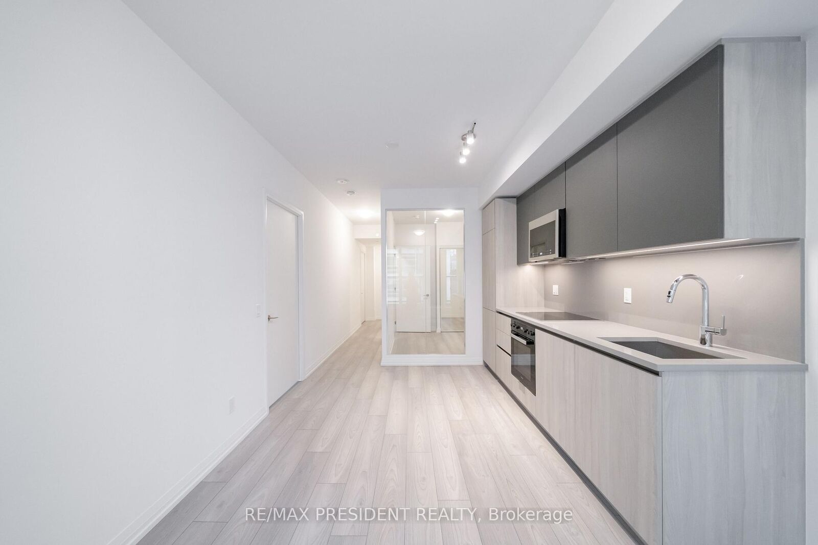 Property Photo:  400 King Street W 511  ON M5V 1K2 