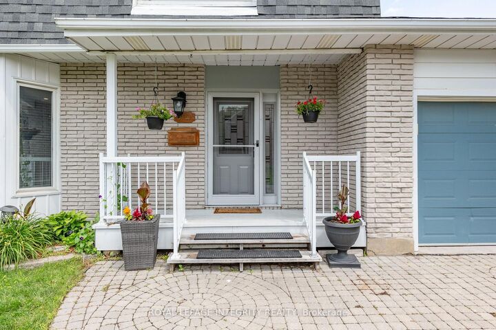 Property Photo: 95 McClellan Road ON K2H 8L6