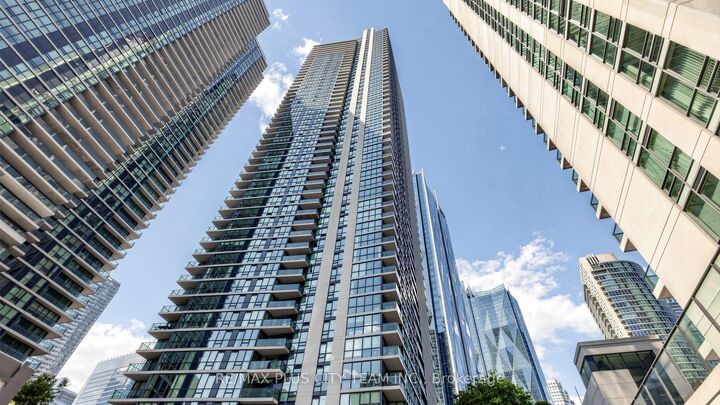 16 Harbour Street 4302 — photo 1