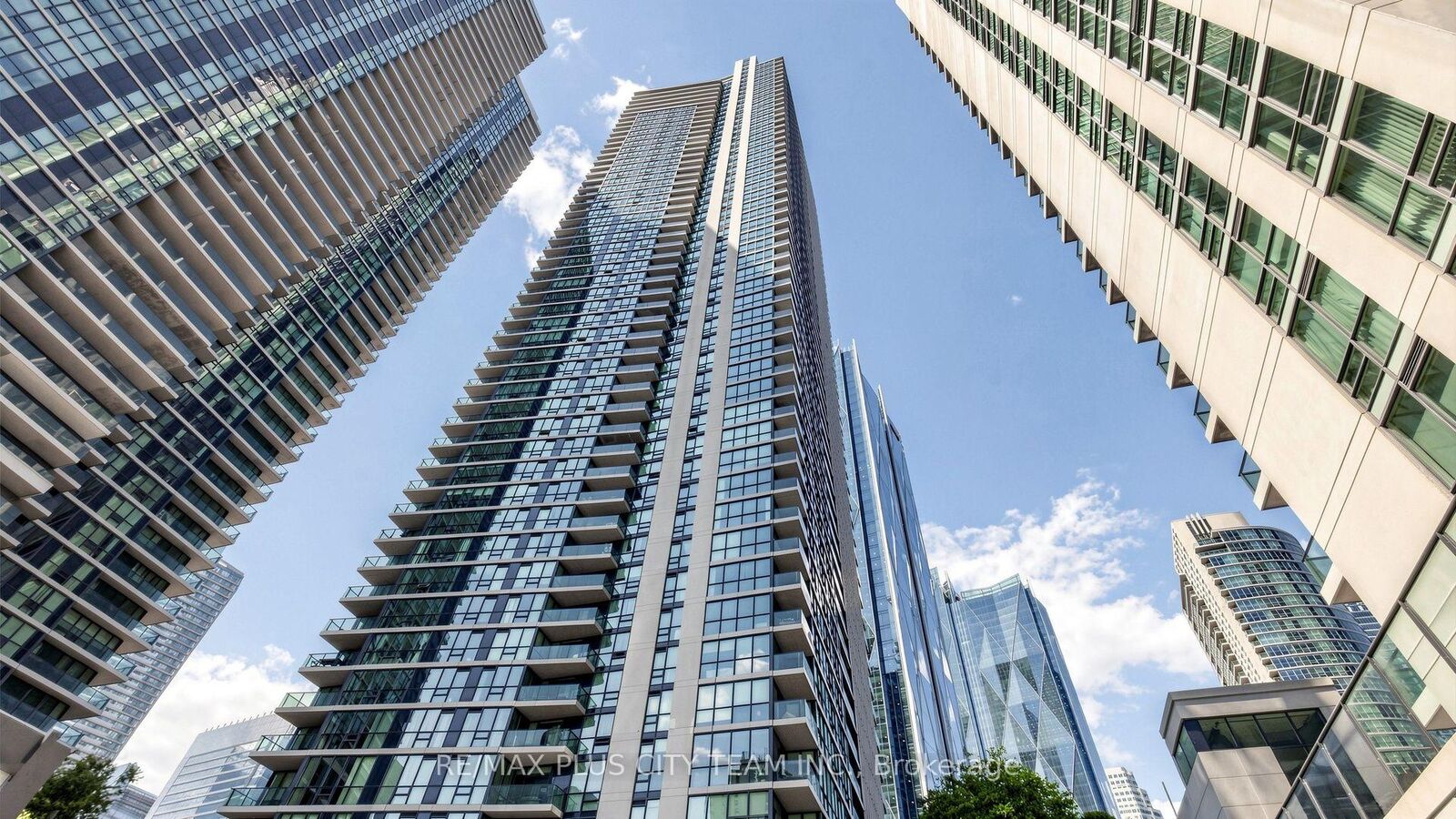 Property Photo:  16 Harbour Street 4302  ON M5J 2Z7 