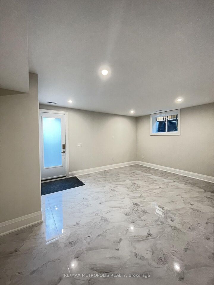 Property Photo: 165 Manning Avenue Bsmt ON M6J 2K6
