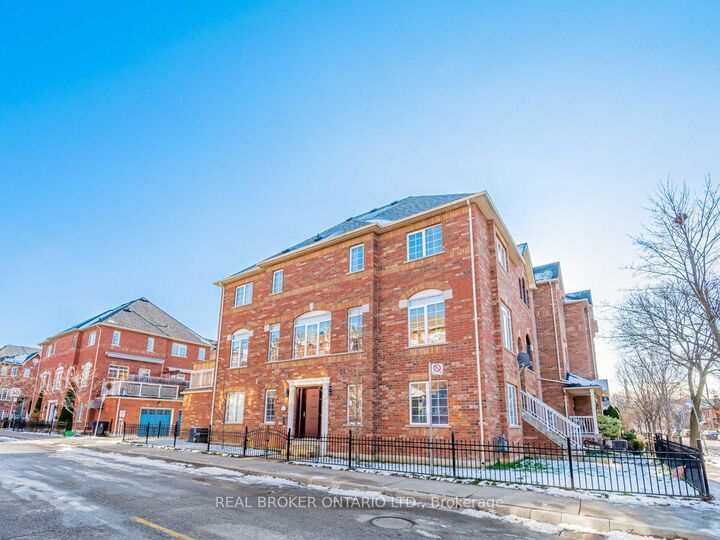 Property Photo:  102 Natalie Place  ON M4M 3P7 