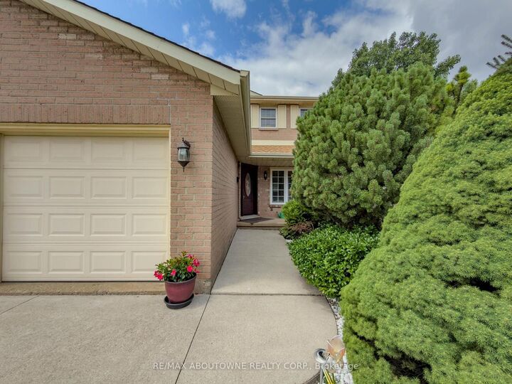 Property Photo:  1018 Upper Sherman Avenue  ON L8V 4Y9 