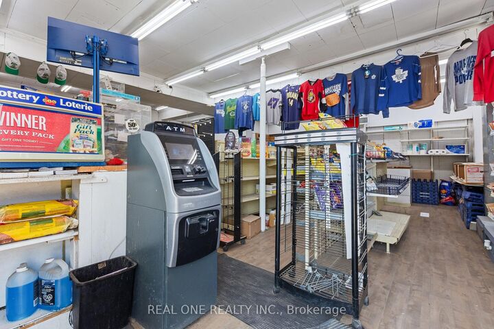 Property Photo:  155 Victoria Avenue N  ON L8L 5E7 