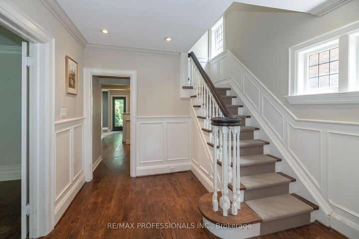 Property Photo: 61 Grenview Boulevard N ON M8X 2K3