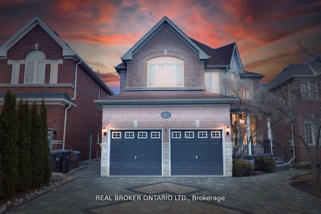 Property Photo: 3277 Paul Henderson Drive ON L5M 0H5