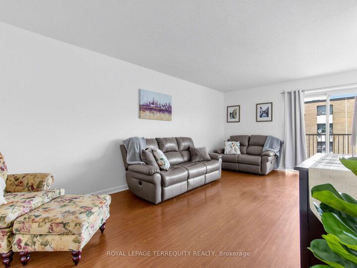 8 Kingsbridge Court 404 — photo 1