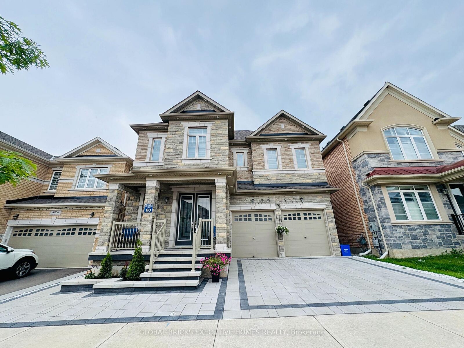 Property Photo:  4056 Channing Crescent  ON L6H 3R2 