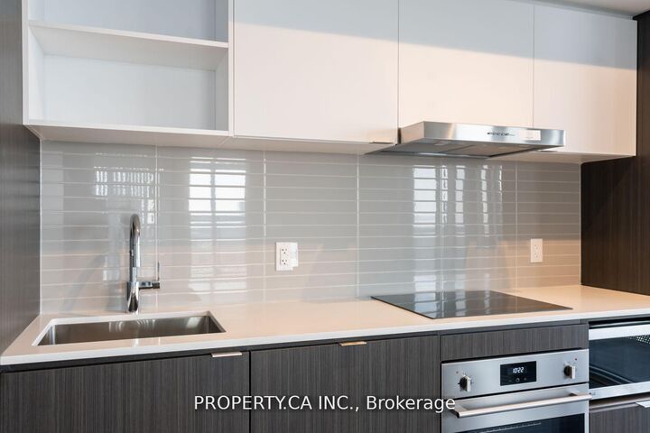 Property Photo:  55 Cooper Street 4205  ON M5E 0G1 