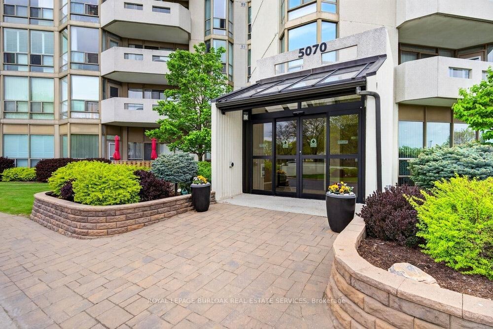 Property Photo:  5070 Pinedale Avenue 808  ON L7L 5V6 