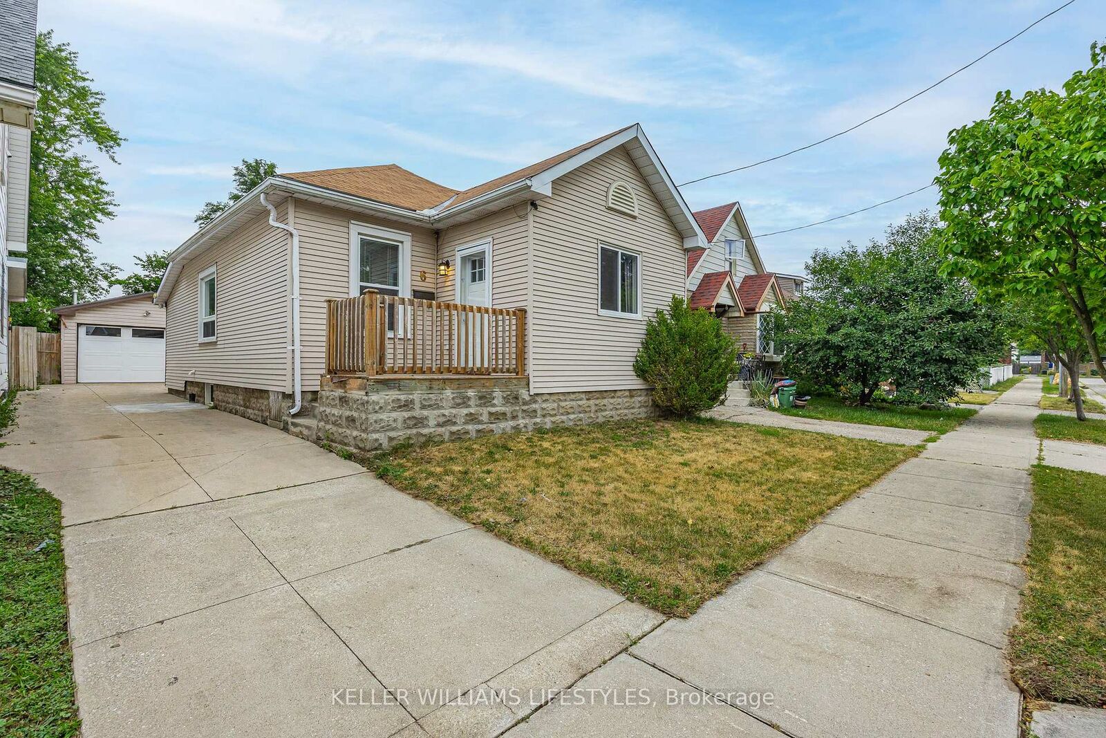 Property Photo:  6 Ward Street  ON N5Z 1B8 