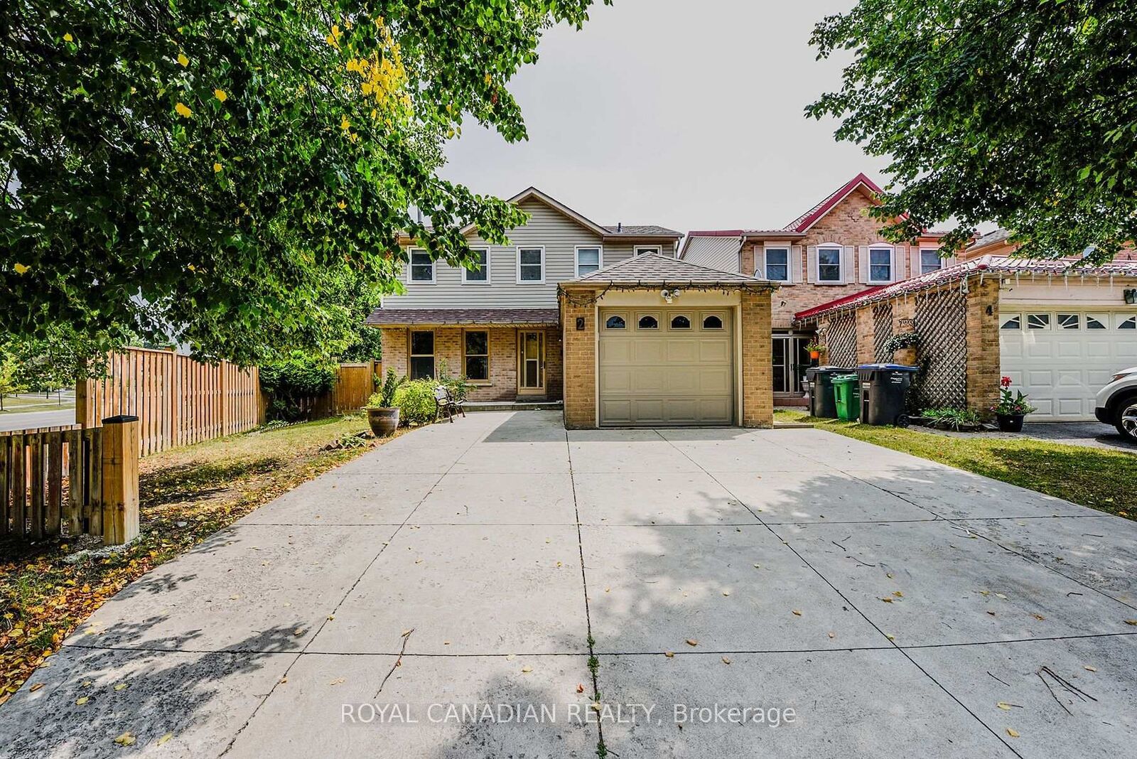 Property Photo: 2 Mayberry Court ON L6S 5A9