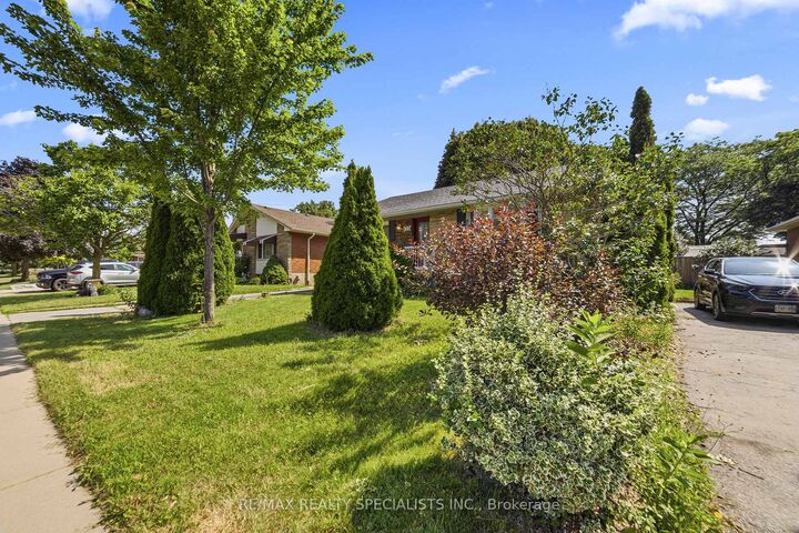 Property Photo:  115 Kings Forest Drive  ON L8T 4J8 