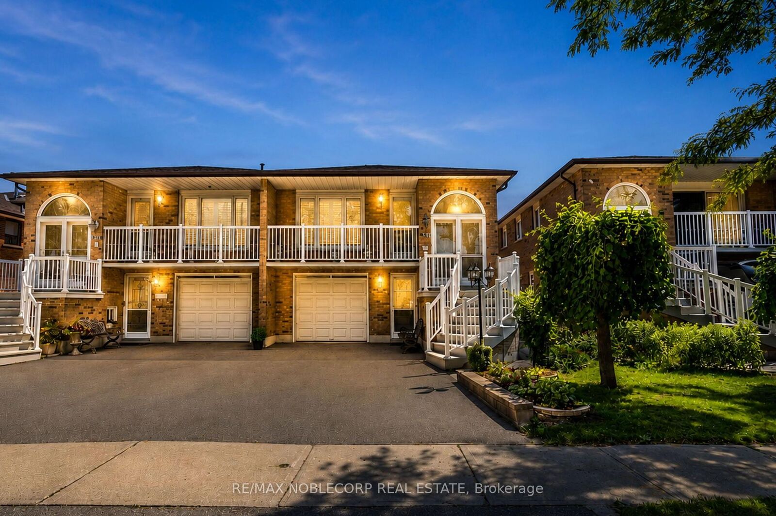 Property Photo:  131 Yatescastle Drive  ON M3L 2L4 