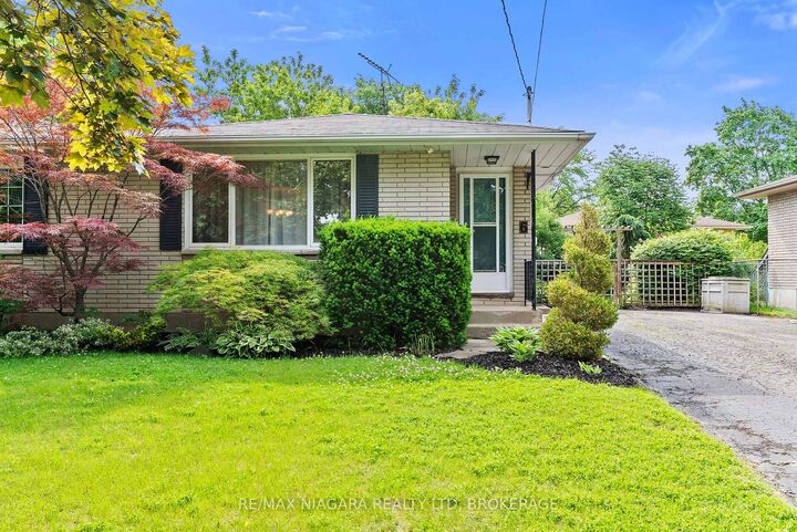 Property Photo:  6 Bedford Court  ON L2N 4C8 