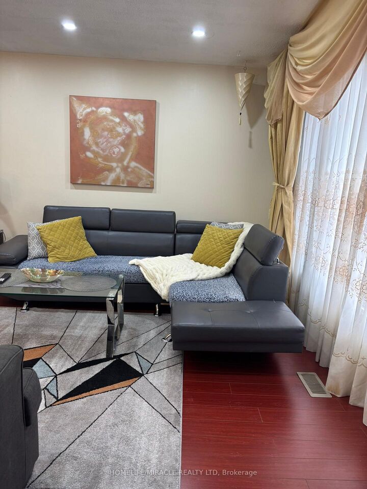 Property Photo: 7426 Catalpa Road ON L4T 2T3