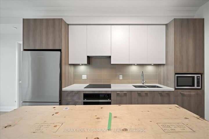 Property Photo:  8 Water Walk Drive 3303  ON L3R 6L4 