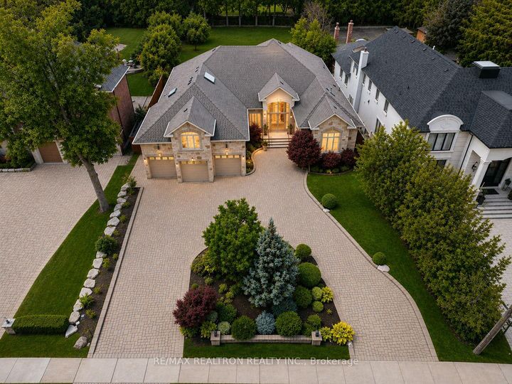 16 Boyle Drive — photo 1