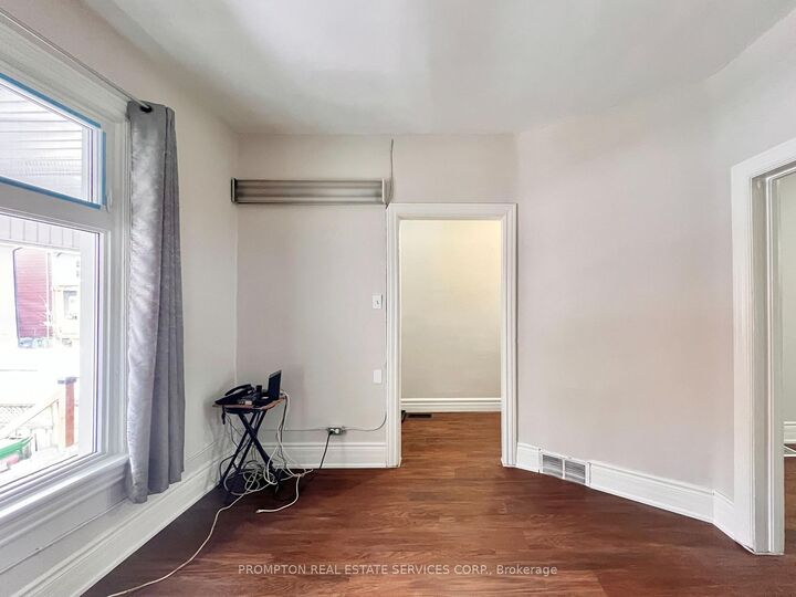 Property Photo:  17 Winnifred Avenue  ON M4M 2X2 